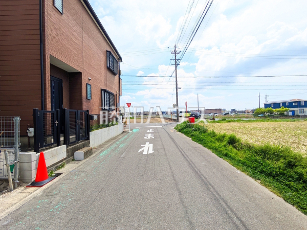 接道状況および現場風景 【北名古屋市沖村岡西】 接道状況および現場風景 【北名古屋市沖村岡西】