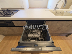 食器洗浄乾燥機 【板橋区大谷口北町】後片付けの救世主! 食洗機付きシステムキッチン
食器洗浄乾燥機 【板橋区大谷口北町】後片付けの救世主! 食洗機付きシステムキッチン