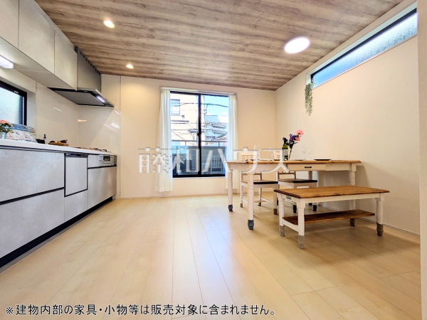 ≪2号棟 リビング≫ 【府中市南町4丁目】 ≪2号棟 リビング≫ 【府中市南町4丁目】