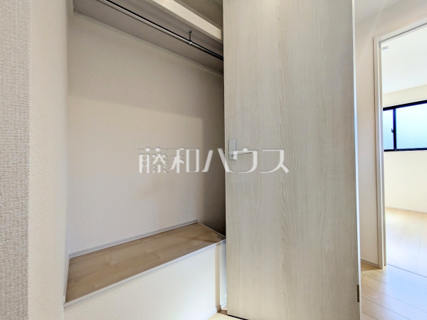 ≪2号棟 収納≫枕棚とハンガーパイプで効率良く、たくさん収納できるクローゼット!お部屋をきれいに保てそうですね。【府中市南町4丁目】 ≪2号棟 収納≫枕棚とハンガーパイプで効率良く、たくさん収納できるクローゼット!お部屋をきれいに保てそうですね。【府中市南町4丁目】
