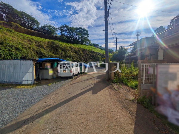 接道状況および現場風景 【八王子市元八王子町3丁目】 接道状況および現場風景 【八王子市元八王子町3丁目】