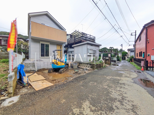 接道状況および現場風景 【八王子市元八王子町3丁目】 接道状況および現場風景 【八王子市元八王子町3丁目】