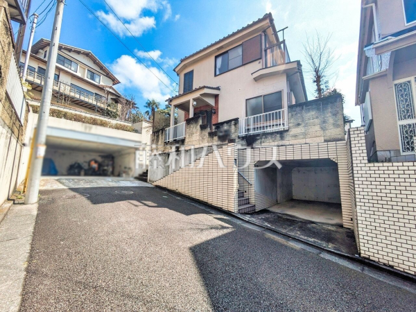 接道状況および現場風景 【八王子市暁町1丁目】ぜひ実物をご覧いただきたく思います。喜んでご案内いたしますのでお気軽にお問合せ下さい。 接道状況および現場風景 【八王子市暁町1丁目】ぜひ実物をご覧いただきたく思います。喜んでご案内いたしますのでお気軽にお問合せ下さい。