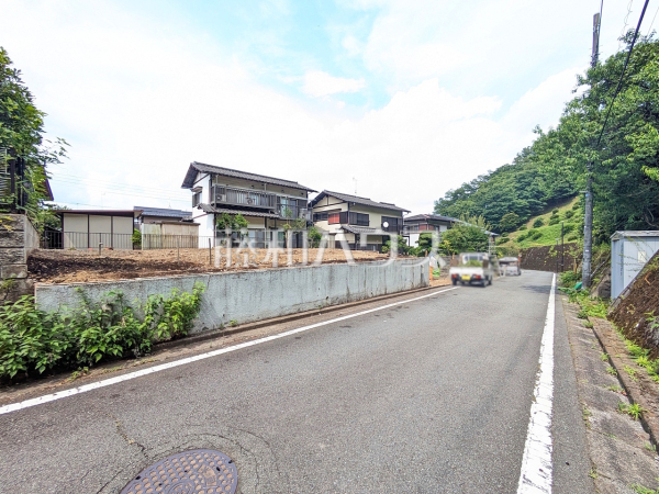 接道状況および現場風景 【八王子市元八王子町3丁目】 接道状況および現場風景 【八王子市元八王子町3丁目】