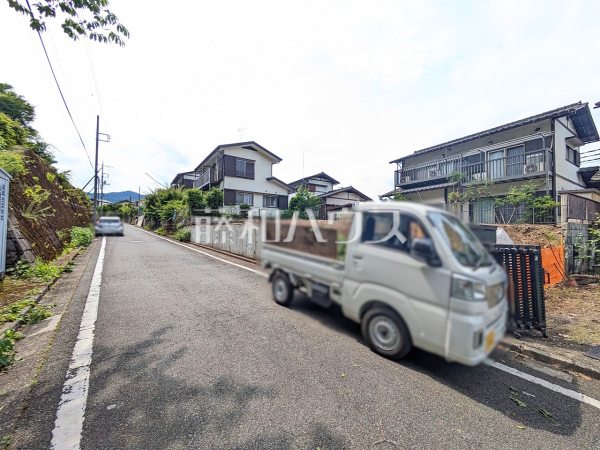 接道状況および現場風景 【八王子市元八王子町3丁目】 接道状況および現場風景 【八王子市元八王子町3丁目】