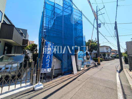 建築中のため構造部分などが今ならご覧いただけます。入居後のマイホームへの愛着も違うかもしれませんね!接道状況および現場風景 【西東京市南町2丁目】
