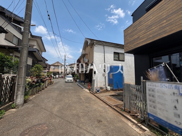 接道状況および現場風景 【東村山市諏訪町1丁目】 接道状況および現場風景 【東村山市諏訪町1丁目】