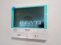 TVモニター付インターフォン 【八王子市絹ケ丘1丁目】TVモニター付インターフォンのため訪問者がひと目で分かります
TVモニター付インターフォン 【八王子市絹ケ丘1丁目】TVモニター付インターフォンのため訪問者がひと目で分かります