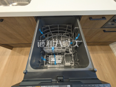 食器洗浄乾燥機 【名古屋市北区東水切町2丁目】後片付けの救世主! 食洗機付きシステムキッチン
食器洗浄乾燥機 【名古屋市北区東水切町2丁目】後片付けの救世主! 食洗機付きシステムキッチン