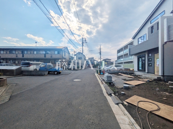 接道状況および現場風景 【調布市菊野台2丁目】 接道状況および現場風景 【調布市菊野台2丁目】