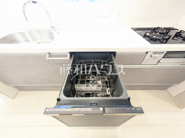 まとめ洗いができ、乾燥まで行ってくれる食器洗い乾燥機で食事の後片付けが楽になります。 【練馬区富士見台3丁目】 まとめ洗いができ、乾燥まで行ってくれる食器洗い乾燥機で食事の後片付けが楽になります。 【練馬区富士見台3丁目】