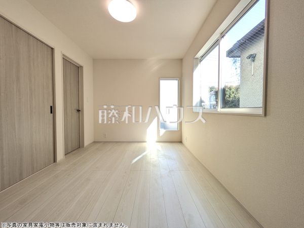 居室は2面採光により明るく開放的な空間となっています。 【練馬区富士見台3丁目】 居室は2面採光により明るく開放的な空間となっています。 【練馬区富士見台3丁目】