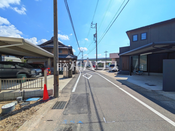 接道状況および現場風景 【西春日井郡豊山町大字青山字東栄】 接道状況および現場風景 【西春日井郡豊山町大字青山字東栄】