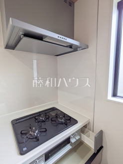 8号棟 レンジフード・三口コンロ 【新座市野火止3丁目】 /撮影日2026/07/19