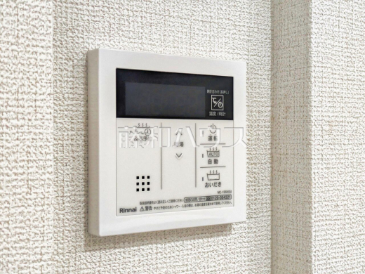 浴室給湯リモコン 追焚き機能付きなので、生活時間の違う家族に便利です。
