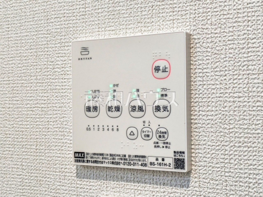 24時間換気システム 24時間換気システムにより、花粉・PM2.5などの微小粒子物質の侵入を防ぎ、快適な室内を保ちます。