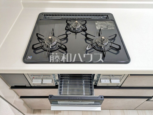 13号棟 三口コンロ 【新座市野火止3丁目】