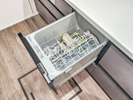 食器洗浄乾燥機 食洗機は水仕事を軽減するとともに、手洗いに比べ節水効果も期待できます。 /撮影日2026/08/22