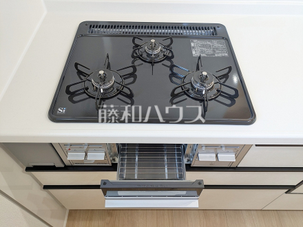 50号棟 キッチンコンロ 【新座市野火止3丁目】/撮影日2026/08/24