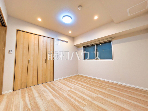 ≪居室≫木目が美しいウッディなフローリングの居室は、穏やかで心安らぐ空間となるでしょう。【ミオカステーロ府中紅葉丘】 ≪居室≫木目が美しいウッディなフローリングの居室は、穏やかで心安らぐ空間となるでしょう。【ミオカステーロ府中紅葉丘】