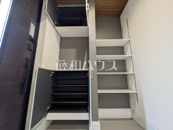 4号棟 玄関収納 【所沢市大字上安松】 4号棟 玄関収納 【所沢市大字上安松】