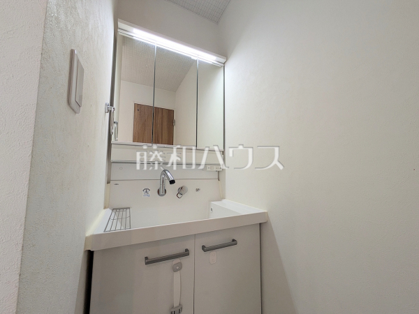 2階トイレ前洗面台 【練馬区南大泉4丁目】 2階トイレ前洗面台 【練馬区南大泉4丁目】