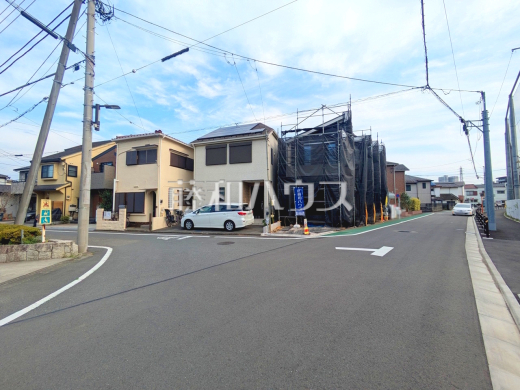 ≪接道状況≫前面道路はゆとりの5.2m。車の出し入れも楽々です。 【府中市幸町1丁目】