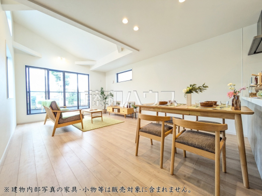 リビング 【府中市幸町1丁目】