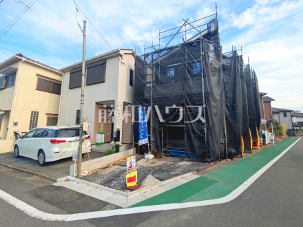 ≪現地外観≫大きなソファーを置いても圧迫感がない約16.7帖の広々LDKプラン 【府中市幸町1丁目】/撮影日2026/06/19