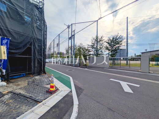 ≪接道状況≫見学はしたいけど、なかなか時間が取れない・・・そんな方に出勤前や仕事終わりにマイホームを見学できるサポートをいたします。 【府中市幸町1丁目】
