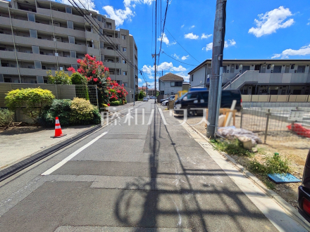 接道状況および現場風景 【練馬区南田中1丁目】「富士見台」駅徒歩11分と少し距離はございますが、毎日の通勤通学で駅まで歩けば、運動不足も解消されて一石二鳥です!/撮影日2026/08/08