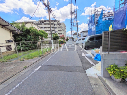 接道状況および現場風景 【練馬区南田中1丁目】お住まい探しは、家の良し悪しだけでなく周辺環境も重要なポイントです。ぜひ一度お客様の目でご覧ください。/撮影日2026/08/08