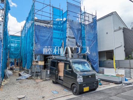 1号棟 外観/ まだまだ建築中ですが、ぜひ現地をご覧になりませんか?基礎・上棟の状態は建築中にしかご覧になれません! 【練馬区南田中1丁目】/撮影日2026/08/08