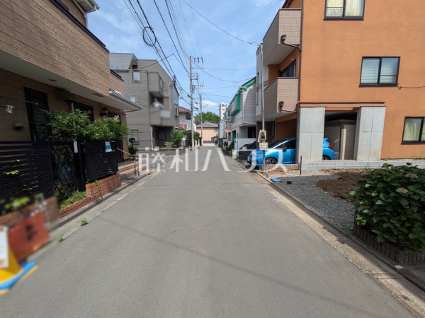 接道状況および現場風景 【杉並区上高井戸1丁目】 接道状況および現場風景 【杉並区上高井戸1丁目】