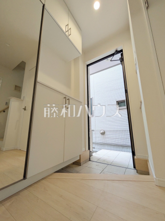 玄関ホール 【世田谷区給田4丁目】 玄関ホール 【世田谷区給田4丁目】
