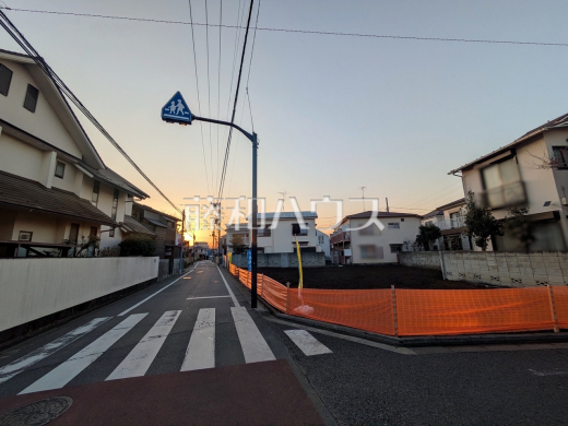 接道状況および現場風景 【杉並区宮前1丁目】平日のご案内も可能です。まずはお気軽にお問合せ下さいませ。