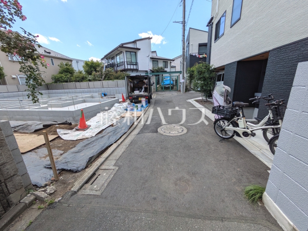 接道状況および現場風景 【中野区松が丘1丁目】 接道状況および現場風景 【中野区松が丘1丁目】