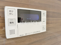 給湯器リモコン 【マージュ高幡不動】自動お湯張りや追いだき機能など、充実したバスタイムをサポートする設備が整っています。温度調節もボタンひとつで簡単です。 給湯器リモコン 【マージュ高幡不動】自動お湯張りや追いだき機能など、充実したバスタイムをサポートする設備が整っています。温度調節もボタンひとつで簡単です。