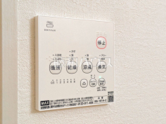 24時間換気システム 24時間換気システムにより、花粉・PM2.5などの微小粒子物質の侵入を防ぎ、快適な室内を保ちます。
24時間換気システム 24時間換気システムにより、花粉・PM2.5などの微小粒子物質の侵入を防ぎ、快適な室内を保ちます。