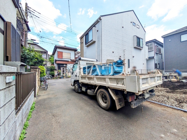 接道状況および現場風景 【新座市野寺3丁目】 接道状況および現場風景 【新座市野寺3丁目】