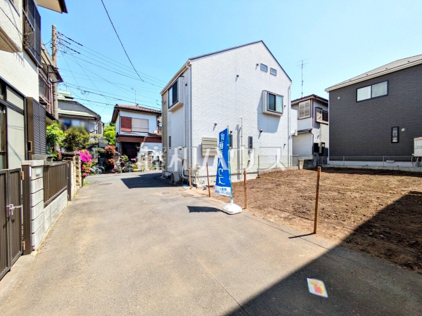 接道状況および現場風景 【新座市野寺3丁目】 建物のプレゼンをさせていただきますので、実際の完成イメージを思い描いていただくことができます。お気軽にお問合せ下さい 接道状況および現場風景 【新座市野寺3丁目】 建物のプレゼンをさせていただきますので、実際の完成イメージを思い描いていただくことができます。お気軽にお問合せ下さい