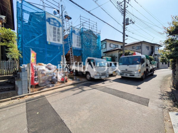 接道状況および現場風景 【所沢市中新井4丁目】 見学はしたいけど、なかなか時間が取れない・・・そんな方に出勤前や仕事終わりにマイホームを見学できるサポートをいたします。 接道状況および現場風景 【所沢市中新井4丁目】 見学はしたいけど、なかなか時間が取れない・・・そんな方に出勤前や仕事終わりにマイホームを見学できるサポートをいたします。