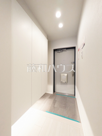 玄関 【志木ニュータウン東の森壱番街六号棟】 玄関 【志木ニュータウン東の森壱番街六号棟】