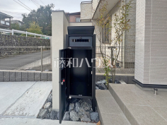 A号棟 宅配ボックス 【日野市多摩平2丁目】ネット通販での荷物の受取り時に役立つ宅配ボックス!外出中でも帰宅時間を気にせず受け取れるのは便利ですね A号棟 宅配ボックス 【日野市多摩平2丁目】ネット通販での荷物の受取り時に役立つ宅配ボックス!外出中でも帰宅時間を気にせず受け取れるのは便利ですね