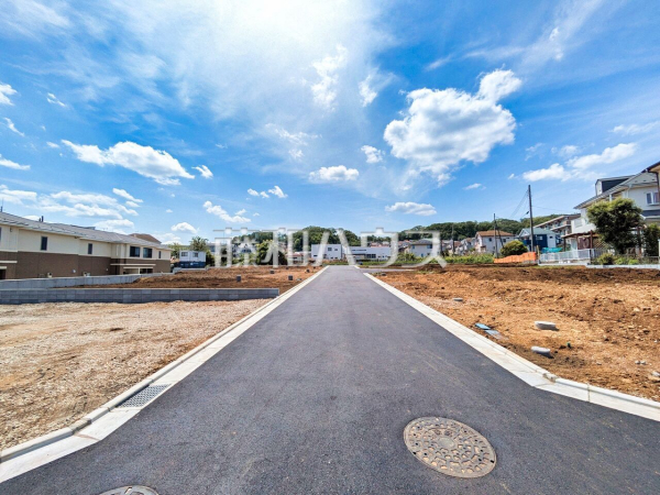接道状況および現場風景 【八王子市小宮町】 見学はしたいけど、なかなか時間が取れない・・・そんな方に出勤前や仕事終わりにマイホームを見学できるサポートをいたします。 接道状況および現場風景 【八王子市小宮町】 見学はしたいけど、なかなか時間が取れない・・・そんな方に出勤前や仕事終わりにマイホームを見学できるサポートをいたします。