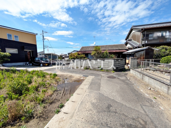接道状況および現場風景 【小牧市藤島町居屋敷】 接道状況および現場風景 【小牧市藤島町居屋敷】