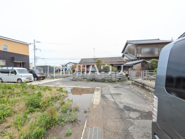 接道状況および現場風景 【小牧市藤島町居屋敷】 接道状況および現場風景 【小牧市藤島町居屋敷】
