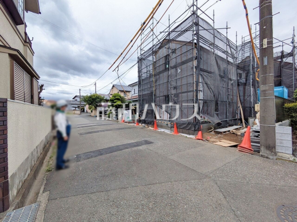 接道状況および現場風景 【東久留米市前沢5丁目】建物のプレゼンをさせていただきますので、実際の完成イメージを思い描いていただくことができます。お気軽にお問合せ下さい。 接道状況および現場風景 【東久留米市前沢5丁目】建物のプレゼンをさせていただきますので、実際の完成イメージを思い描いていただくことができます。お気軽にお問合せ下さい。
