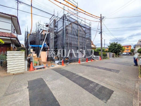 接道状況および現場風景 【東久留米市前沢5丁目】 ここに住む方を想像して、着々と建築しております! 接道状況および現場風景 【東久留米市前沢5丁目】 ここに住む方を想像して、着々と建築しております!