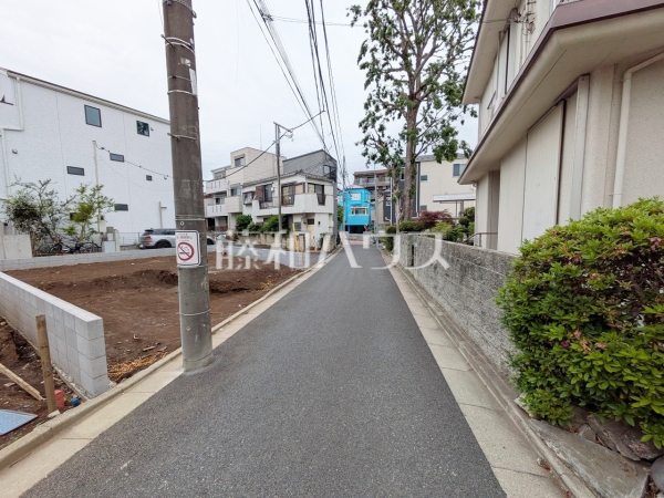 接道状況および現場風景 【世田谷区上北沢1丁目】 接道状況および現場風景 【世田谷区上北沢1丁目】